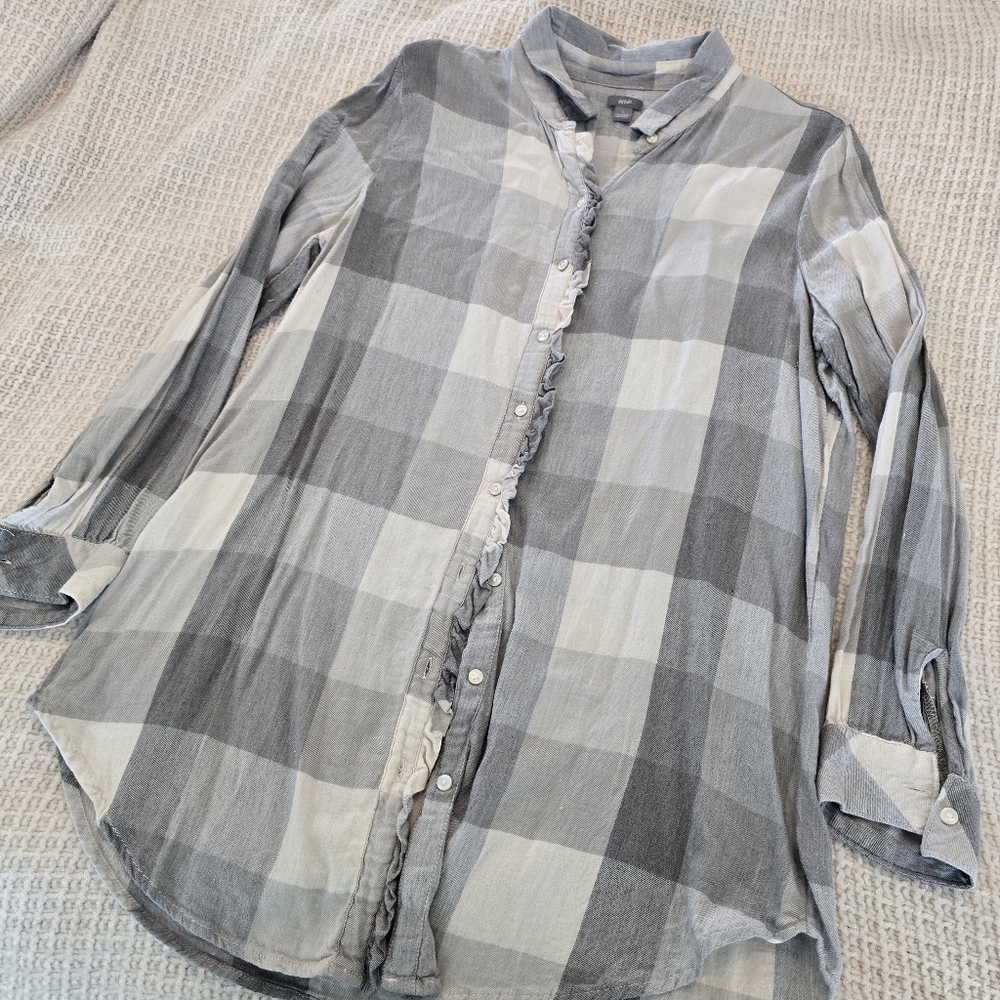 Aerie - Gray and White Plaid Button-Up Shirt - Size L